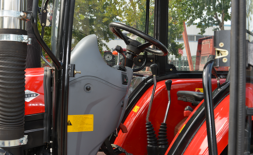 尊龙凯时-600型拖拉机