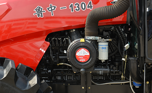 尊龙凯时-1304型拖拉机