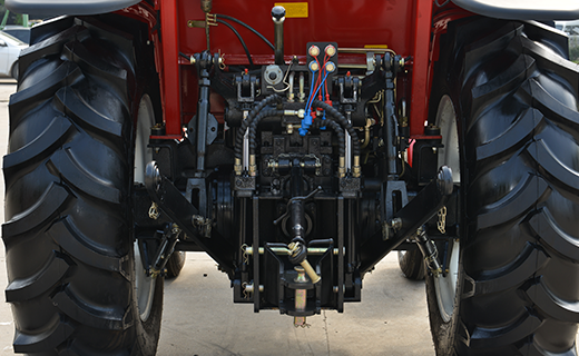 尊龙凯时-1000型拖拉机